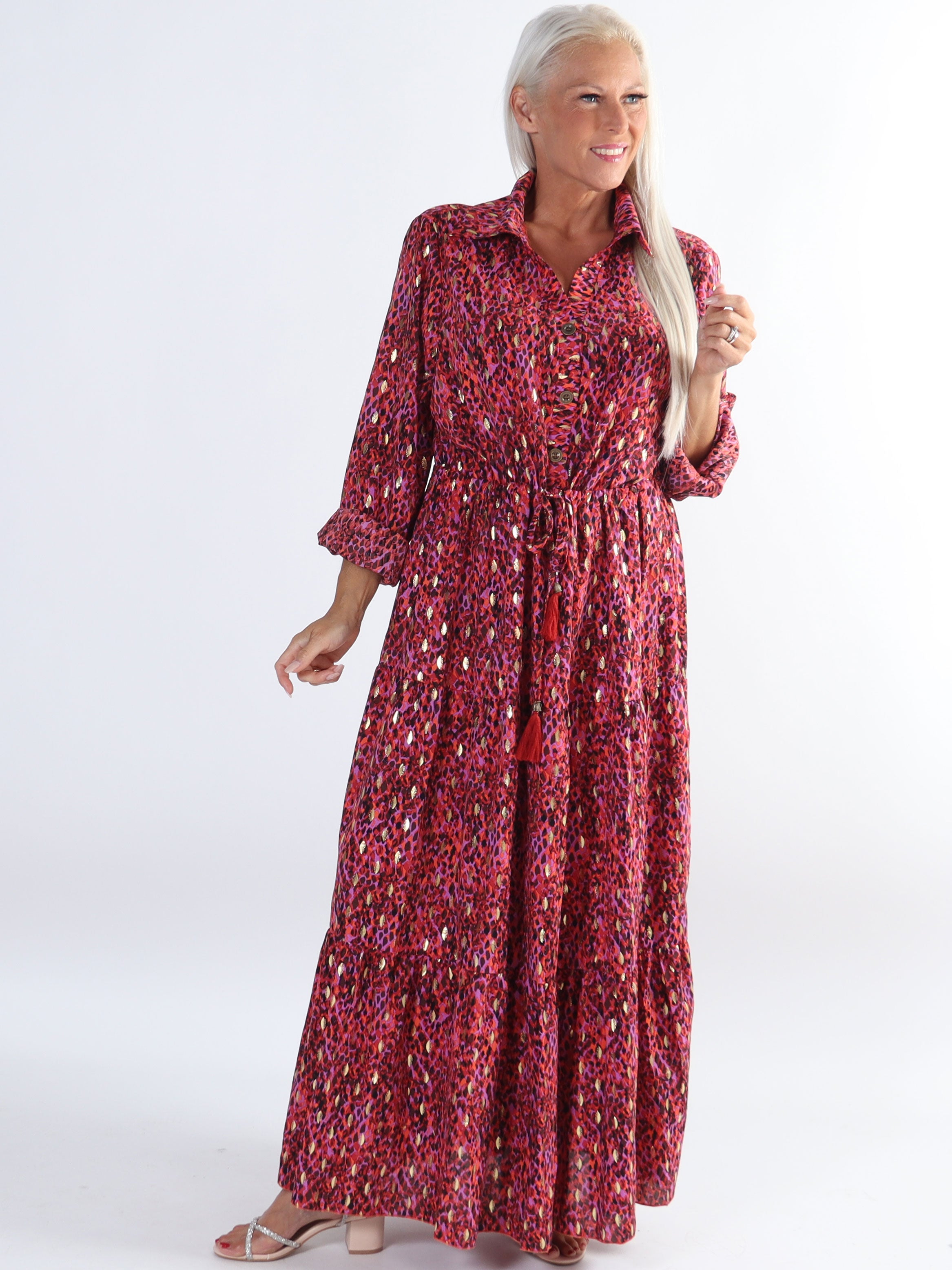 Jamilah - Plus size kjole i lag på lag look med gulddetaljer